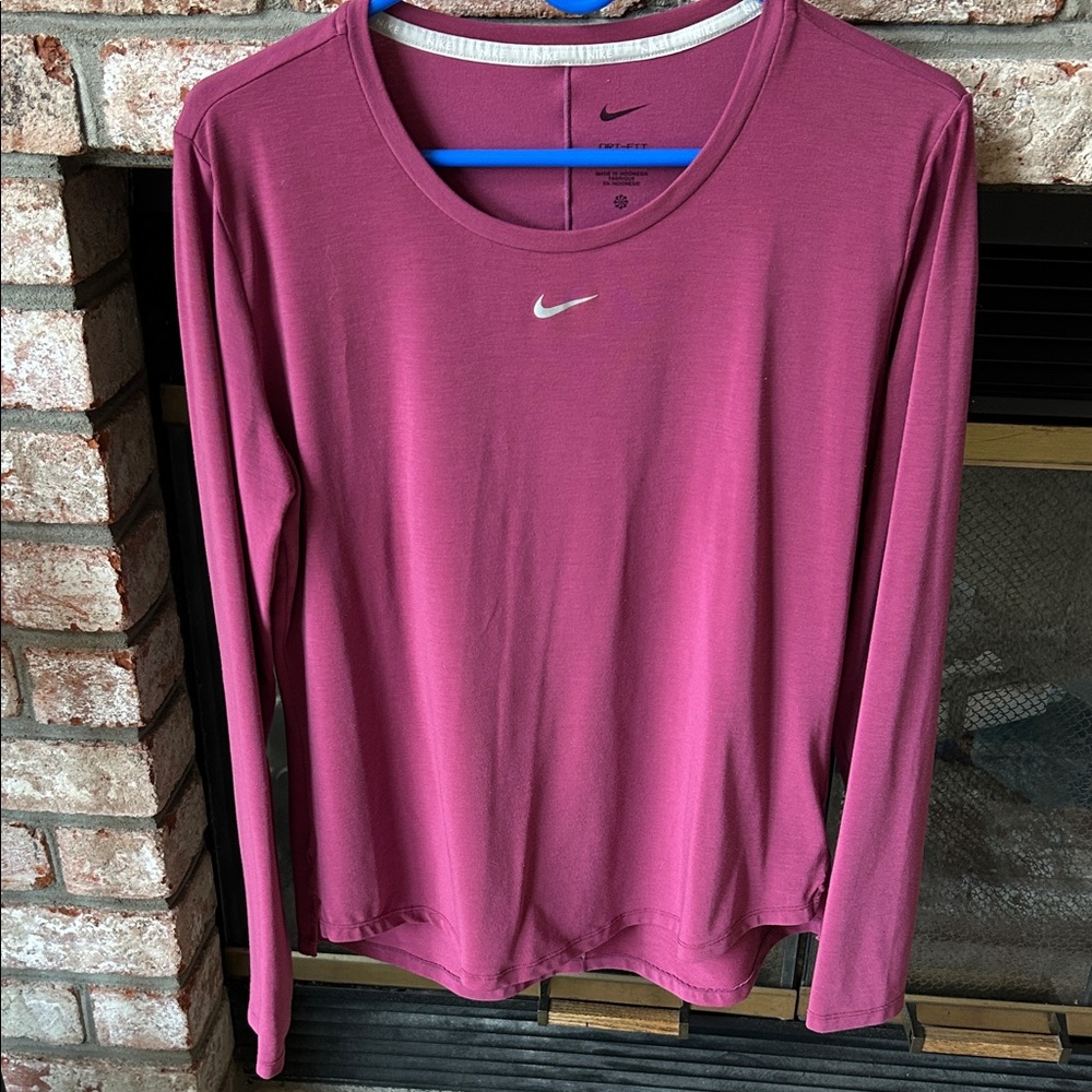 The Nike Dri-FIT Long Sleeve Athletic Pullover Women’s Size M‎